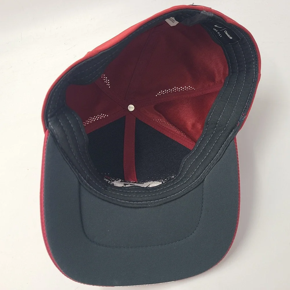 Arkansas Razorbacks Hat Fitted One‎ Size Nike Red White NCAA Classic99 Dri-Fit